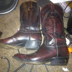 Pointed leather boots